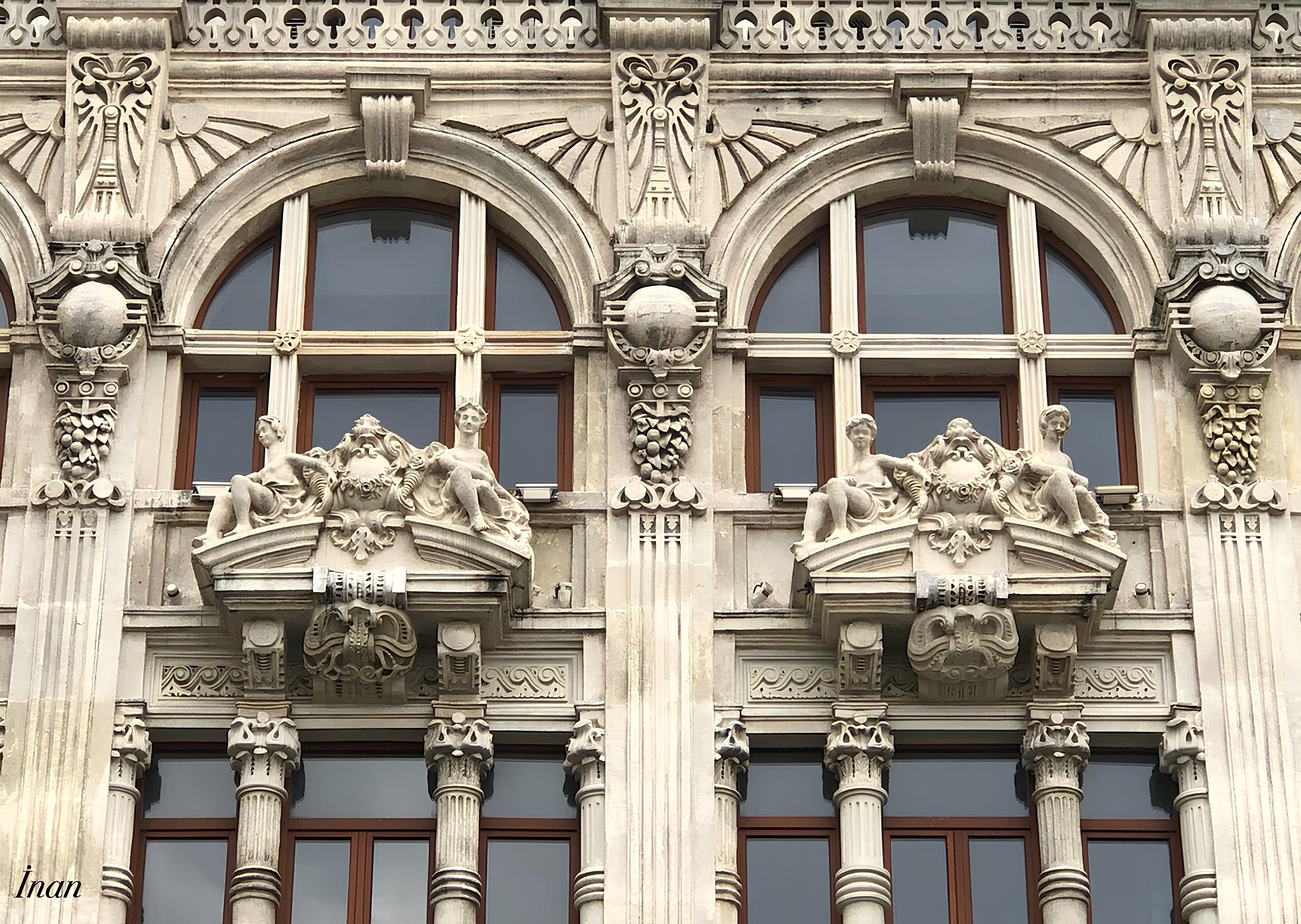 Frej Apartmanı’nın Art Nouveau tarzındaki mimari detayları ve süslemeleri