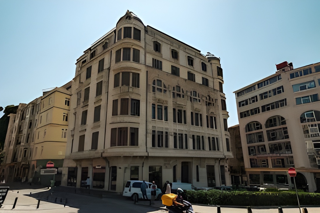 Frej Apartmanı’nın sokak seviyesinden çekilmiş genel dış cephe görünümü