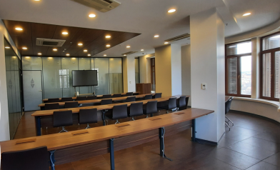 Galata Üniversitesi Frej Apartmanı iç mekân girişi ve fuaye alanı
