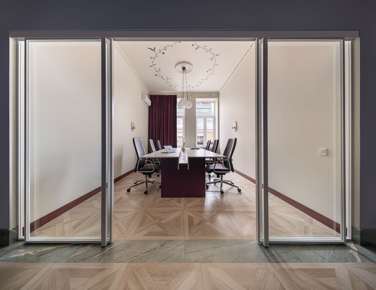 Ev Konforunda Ofis: Kiev’deki Mislad, Üretkenliği Sanatla Buluşturuyor