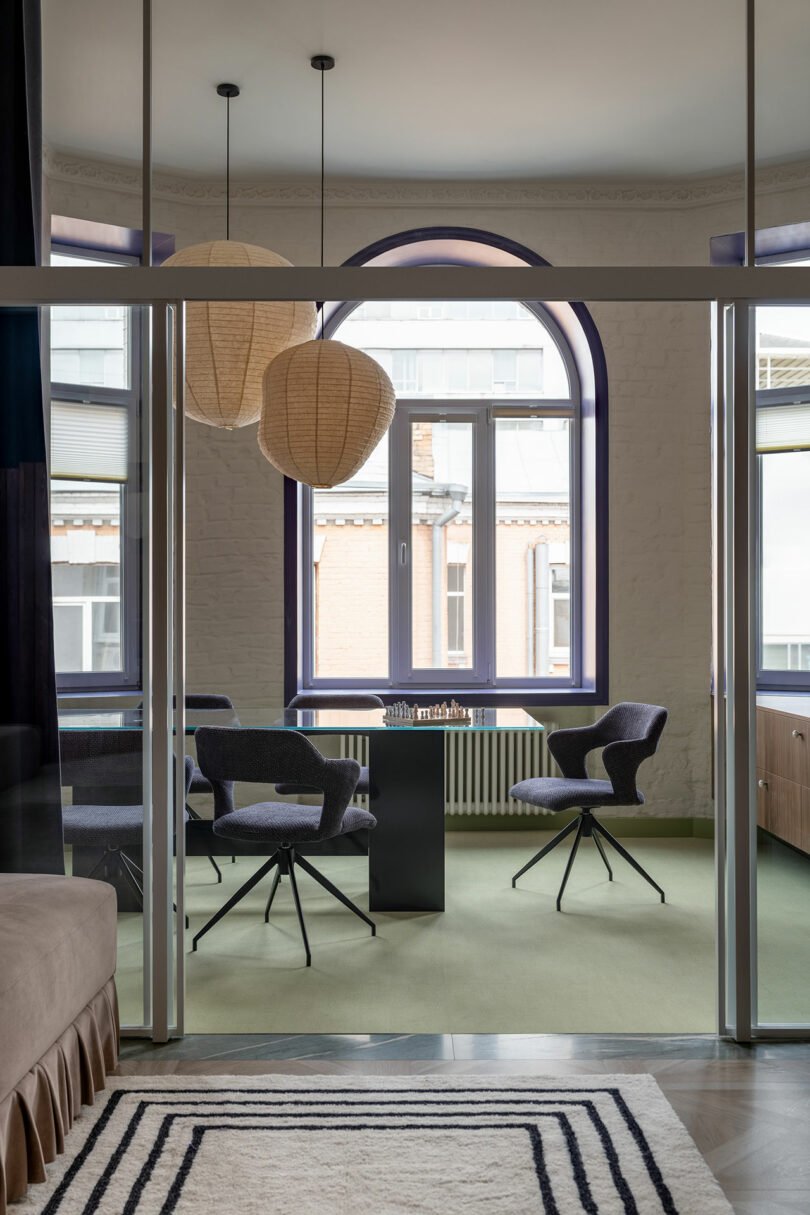 Ev Konforunda Ofis: Kiev’deki Mislad, Üretkenliği Sanatla Buluşturuyor