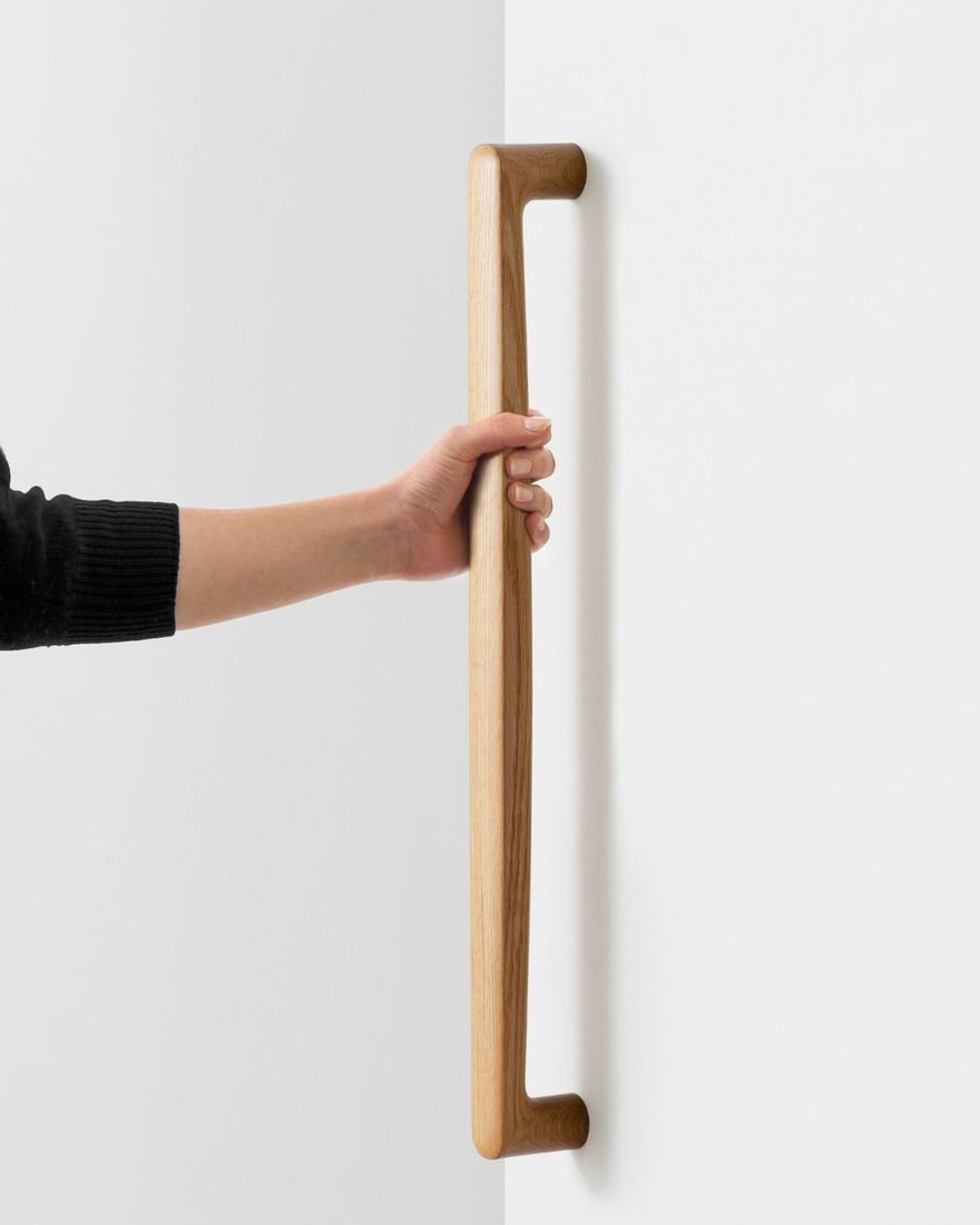 Keiji Takeuchi ve Aru’dan Estetik ve Sürdürülebilir Ahşap Kapı Kolları