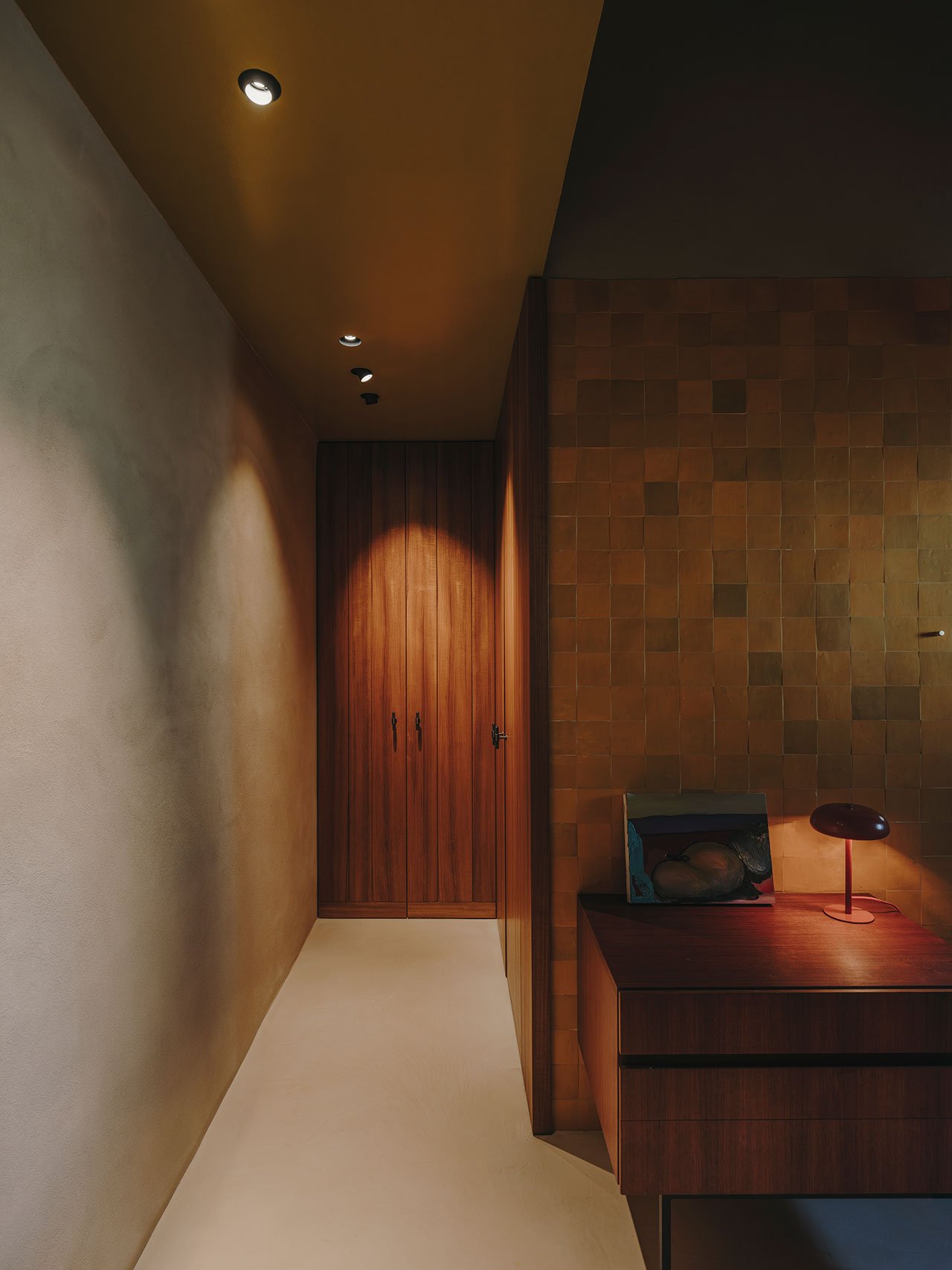 Mallorca'da Zamansız Bir Dönüşüm: Holzrausch'tan Üç Kültürlü Villa