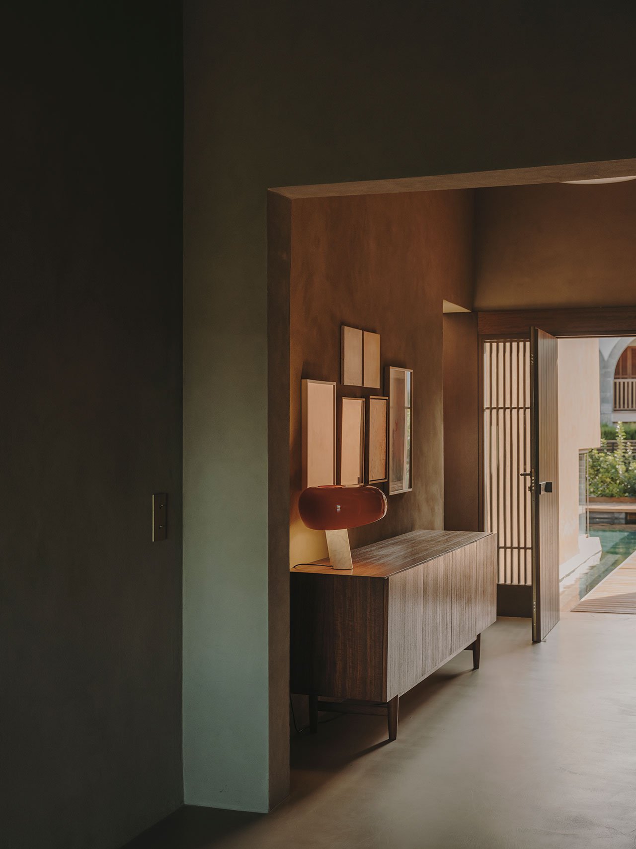 Mallorca'da Zamansız Bir Dönüşüm: Holzrausch'tan Üç Kültürlü Villa