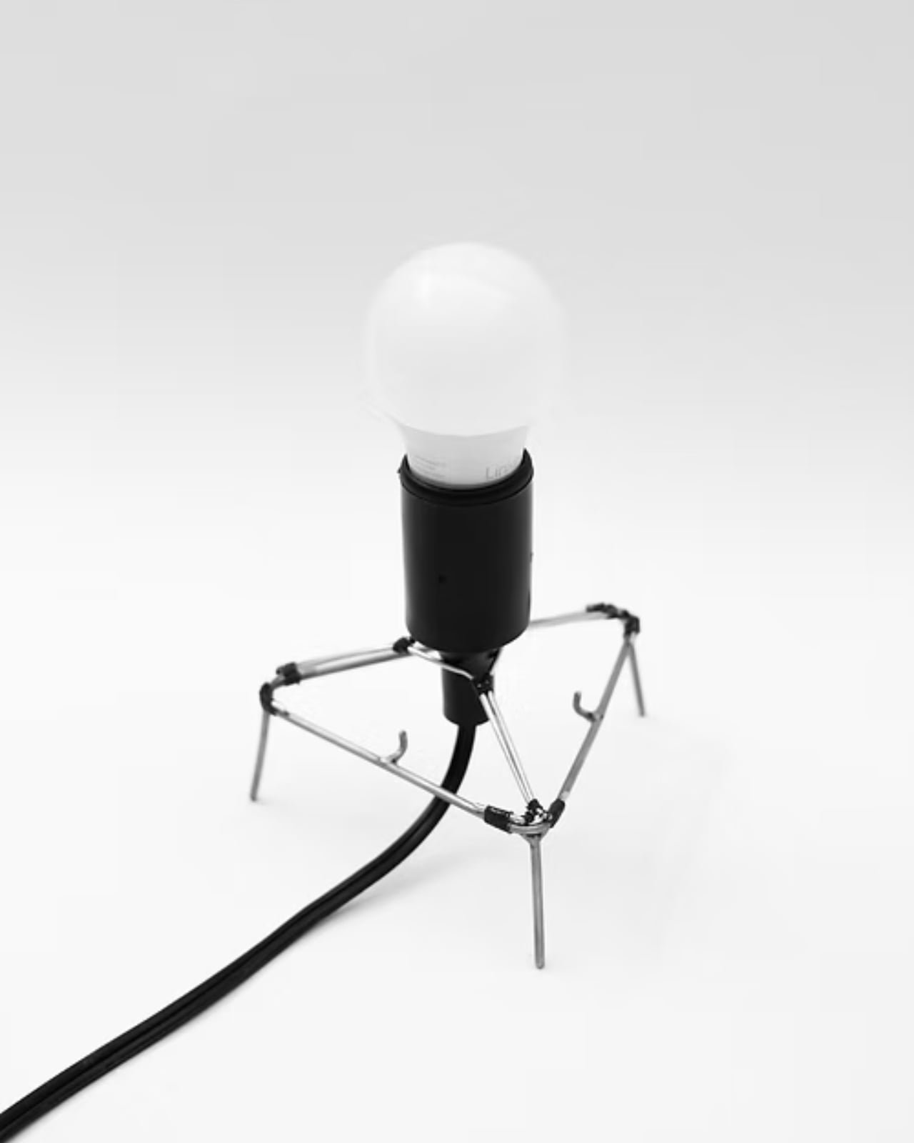 Aoi: Işıkla Renklenen 24 Yüzlü Lamba ve Gizemli Güzelliği