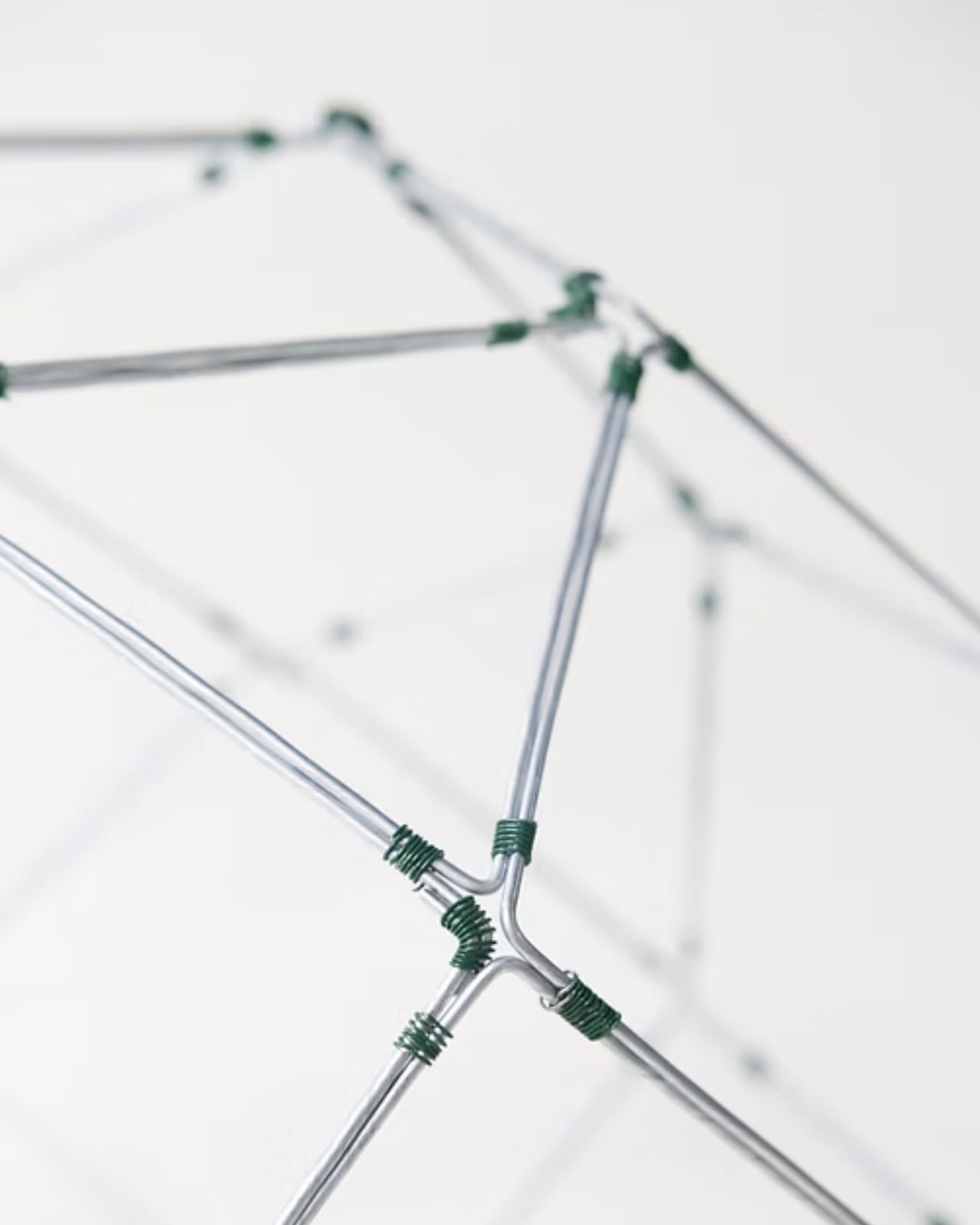 Aoi: Işıkla Renklenen 24 Yüzlü Lamba ve Gizemli Güzelliği