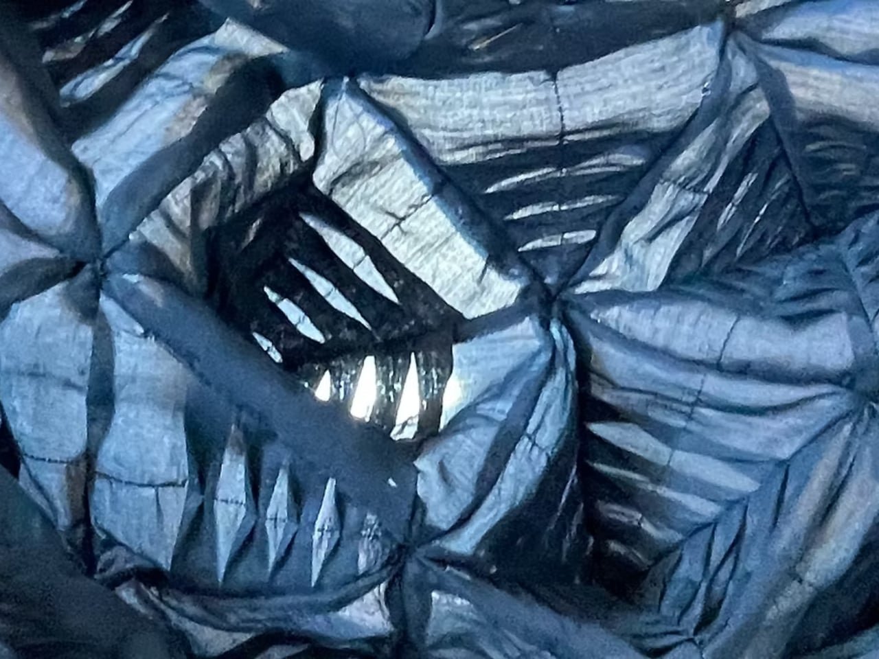 Aoi: Işıkla Renklenen 24 Yüzlü Lamba ve Gizemli Güzelliği