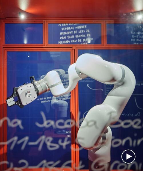 Dinamik Tarih: Robotik Enstalasyon Gerçek Zamanlı Anlatı Oluşturuyor