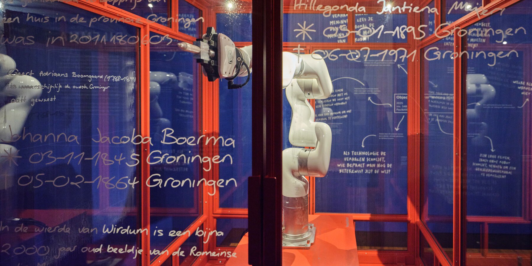 Dinamik Tarih: Robotik Enstalasyon Gerçek Zamanlı Anlatı Oluşturuyor