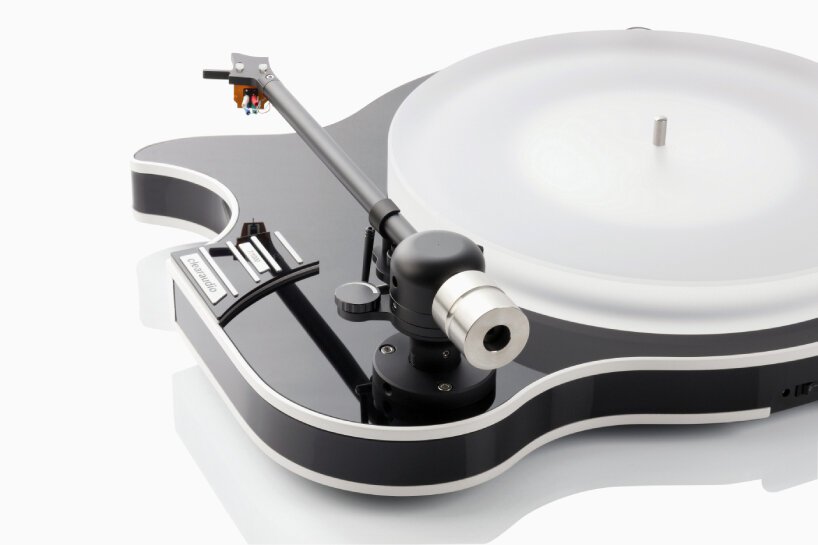 Gitar Şeklinde Pikap: Clearaudio'dan Al Di Meola'ya Saygı Duruşu