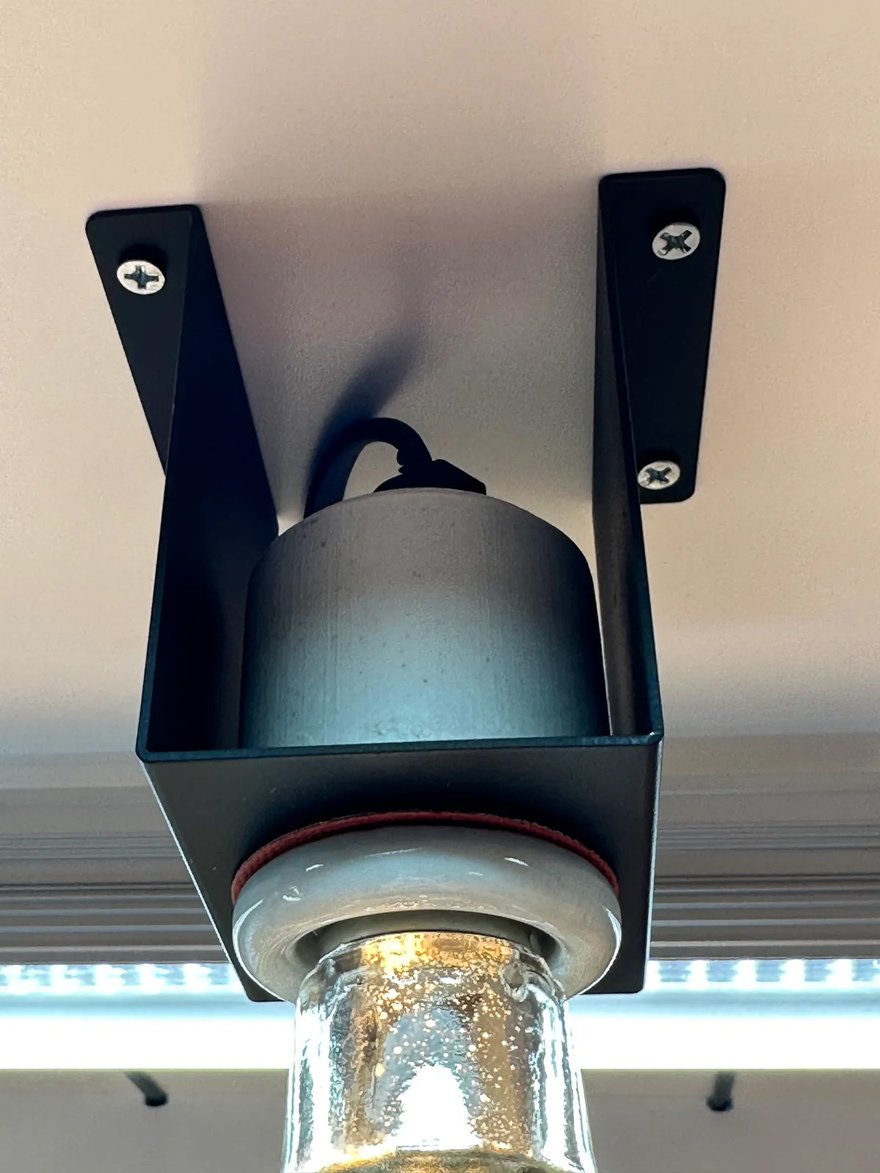 Gizemli Obje: Işıksız Seramik Kızılötesi Isı Ampulü ve Tasarım Sırları