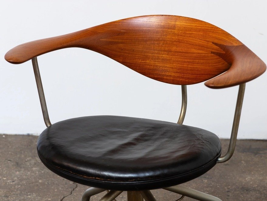 Hans Wegner'in Ergonomiye Yön Veren Nadir Döner Sandalyesi