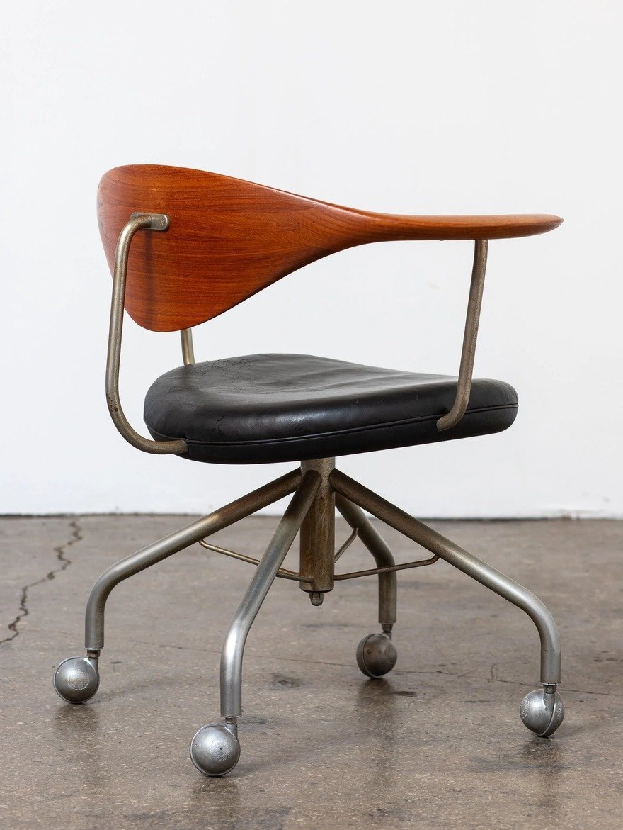 Hans Wegner'in Ergonomiye Yön Veren Nadir Döner Sandalyesi