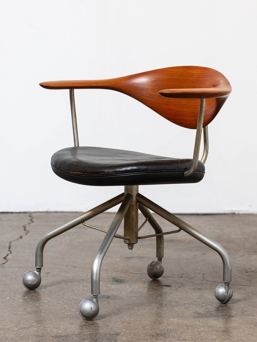 Hans Wegner'in Ergonomiye Yön Veren Nadir Döner Sandalyesi