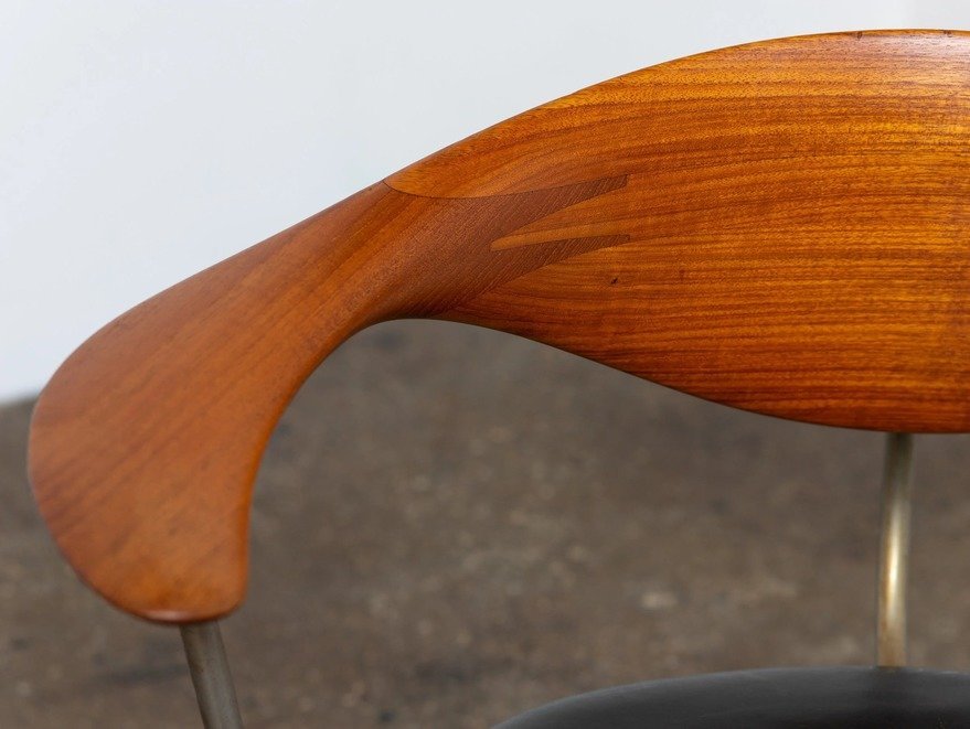 Hans Wegner'in Ergonomiye Yön Veren Nadir Döner Sandalyesi