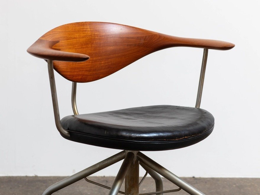 Hans Wegner'in Ergonomiye Yön Veren Nadir Döner Sandalyesi
