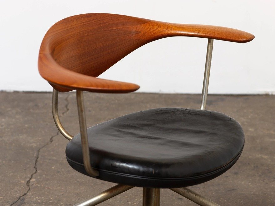 Hans Wegner'in Ergonomiye Yön Veren Nadir Döner Sandalyesi