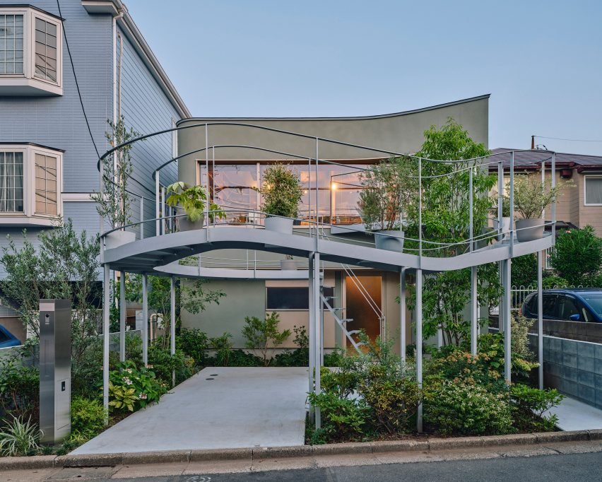 HOAA, Tokyo'da Kentin Kalbine Gizli Bir Bahçe Dokuyor