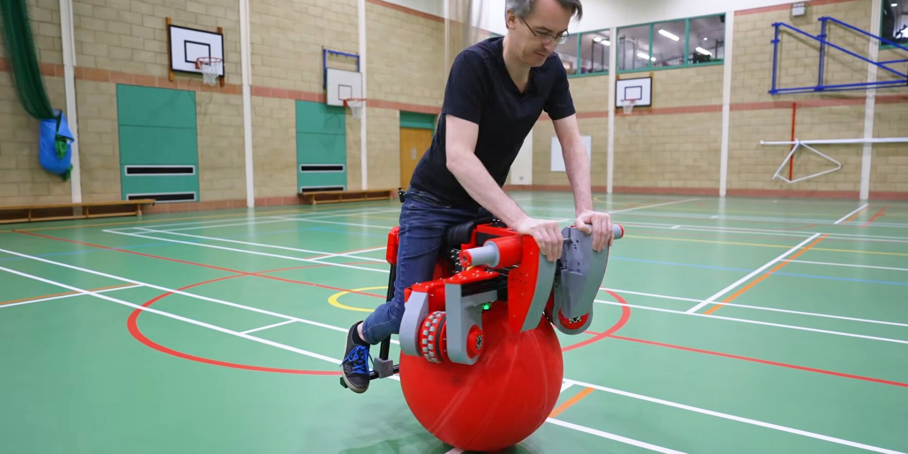 James Bruton’dan Tek Bilyalı Bisiklet: Eğilerek Yönlendiren Yenilikçi Tasarım