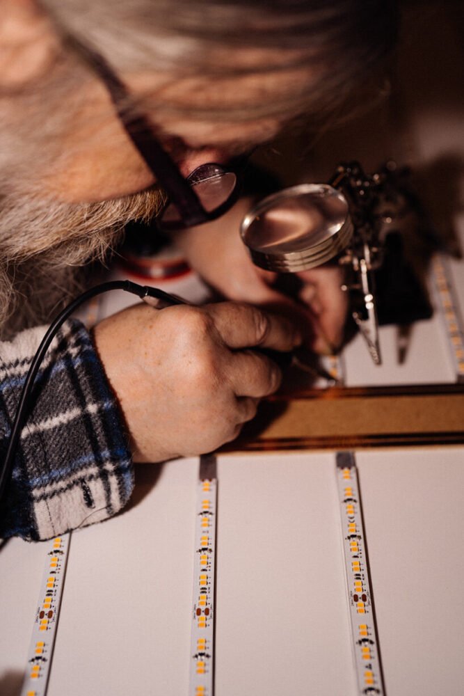 Königswinter Işık Heykeli: 50 Yıllık Fiberglasın Büyüleyici Dönüşümü