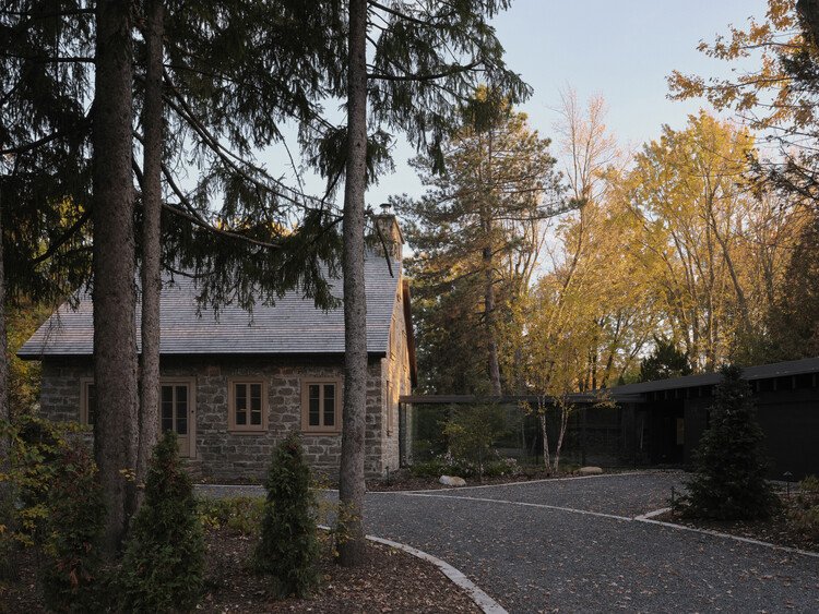 Maison Aubé: YH2 Mimarisiyle Tarihi Bir Evin Yeniden Doğuşu