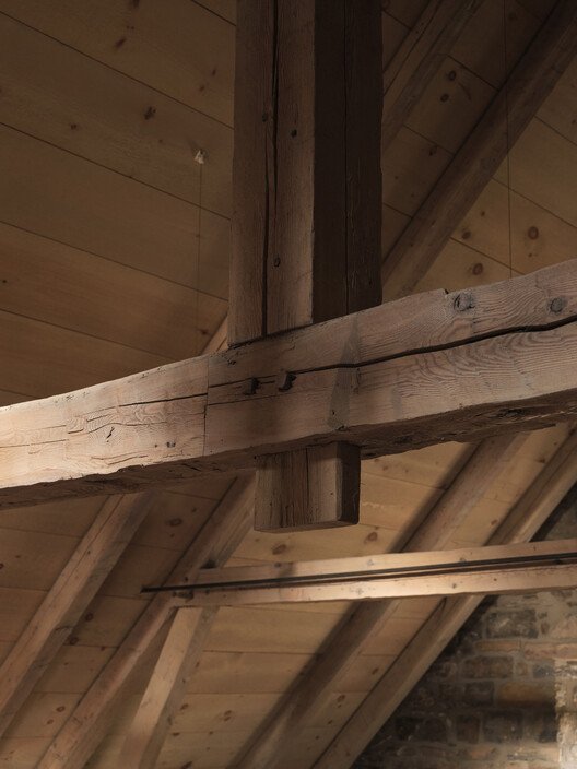 Maison Aubé: YH2 Mimarisiyle Tarihi Bir Evin Yeniden Doğuşu