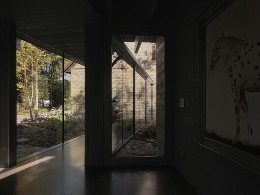 Maison Aubé: YH2 Mimarisiyle Tarihi Bir Evin Yeniden Doğuşu