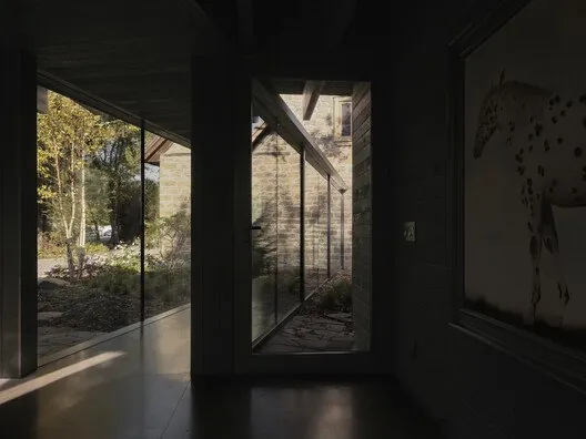 Maison Aubé: YH2 Mimarisiyle Tarihi Bir Evin Yeniden Doğuşu