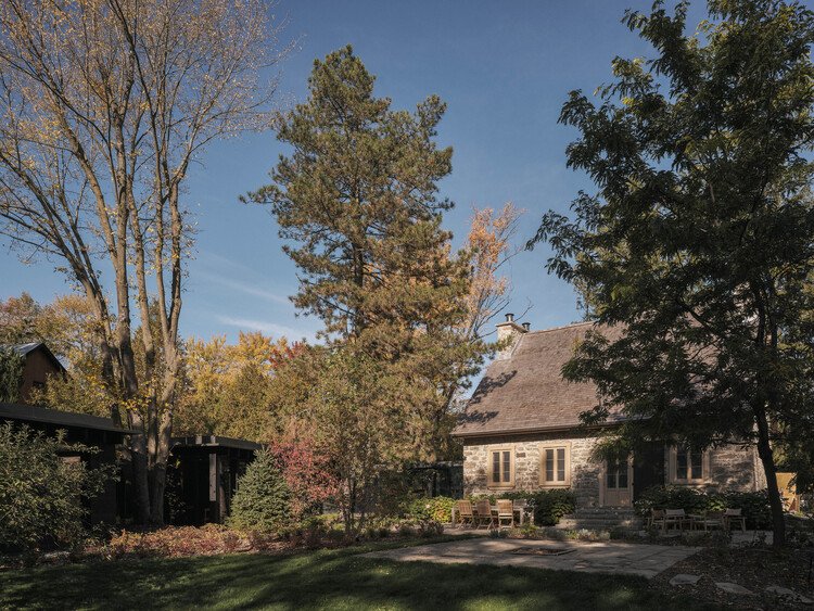 Maison Aubé: YH2 Mimarisiyle Tarihi Bir Evin Yeniden Doğuşu