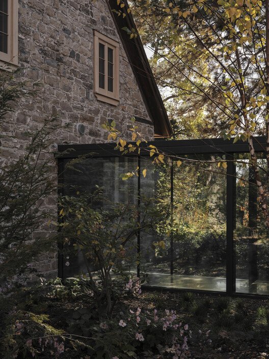 Maison Aubé: YH2 Mimarisiyle Tarihi Bir Evin Yeniden Doğuşu