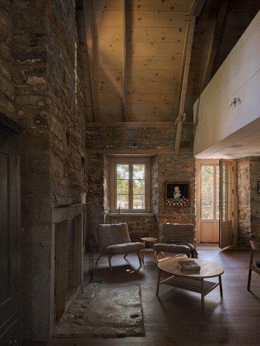 Maison Aubé: YH2 Mimarisiyle Tarihi Bir Evin Yeniden Doğuşu