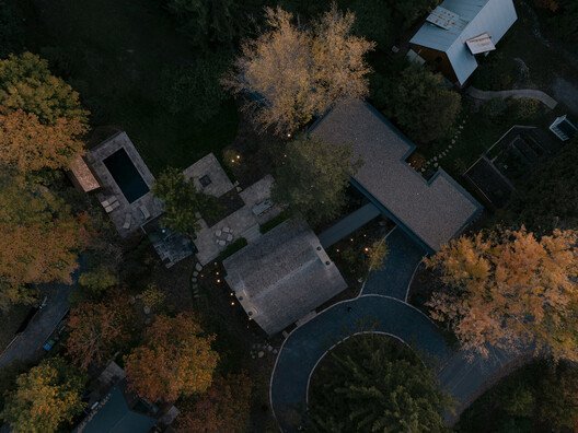 Maison Aubé: YH2 Mimarisiyle Tarihi Bir Evin Yeniden Doğuşu