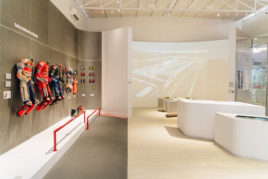 Mandalika'da Hız ve Modüler Mimari: Pertamina MotoGP Deneyim Galerisi