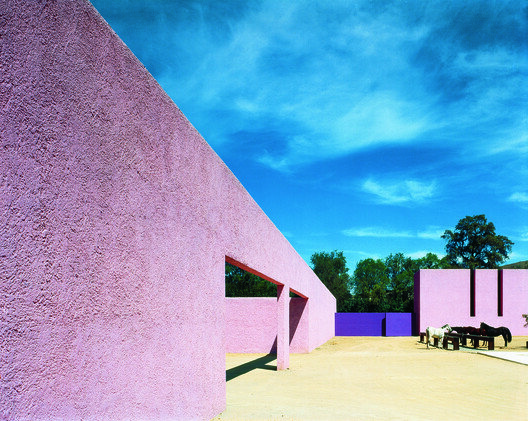 Meksika Mimarisi: Atların Şekillendirdiği Anıtsal Mekanlar ve Ölçekler