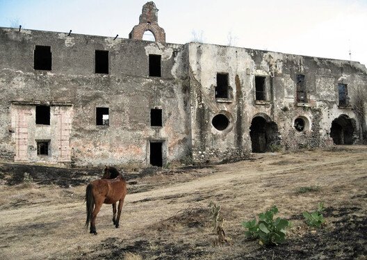 Meksika Mimarisi: Atların Şekillendirdiği Anıtsal Mekanlar ve Ölçekler