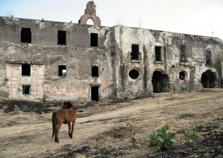 Meksika Mimarisi: Atların Şekillendirdiği Anıtsal Mekanlar ve Ölçekler