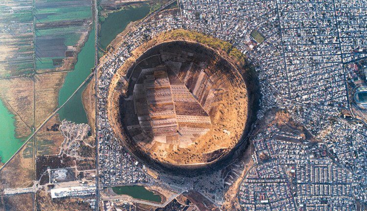 Meksika Mimarisi: Atların Şekillendirdiği Anıtsal Mekanlar ve Ölçekler