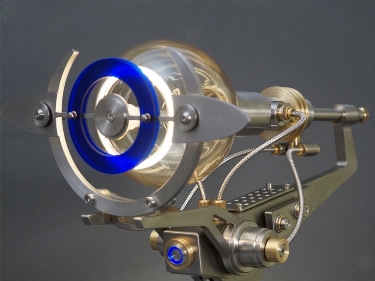 Daniel Arsham'ın Studio Masası: CALIPER'dan Sanata Özel Hassas Tasarım