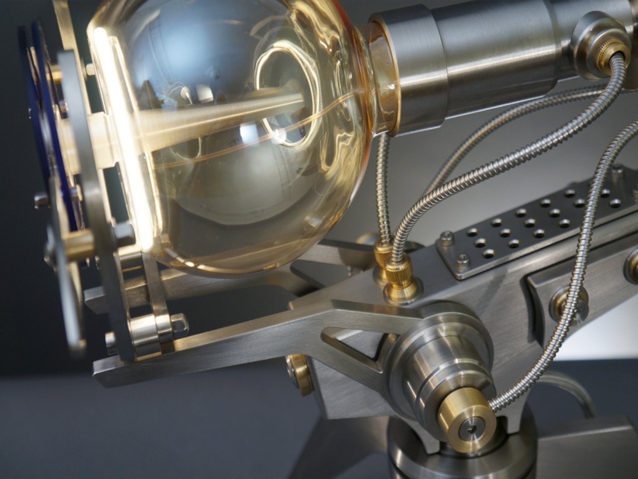 ML15 Helios: 9 KG’lık El Yapımı Sanat Lambası Sadece 15 Adet Üretildi