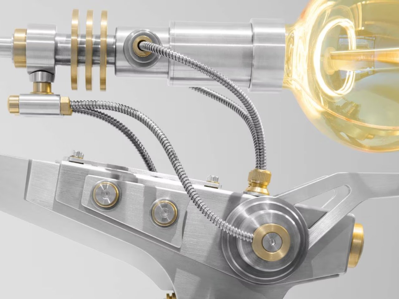 ML15 Helios: 9 KG’lık El Yapımı Sanat Lambası Sadece 15 Adet Üretildi