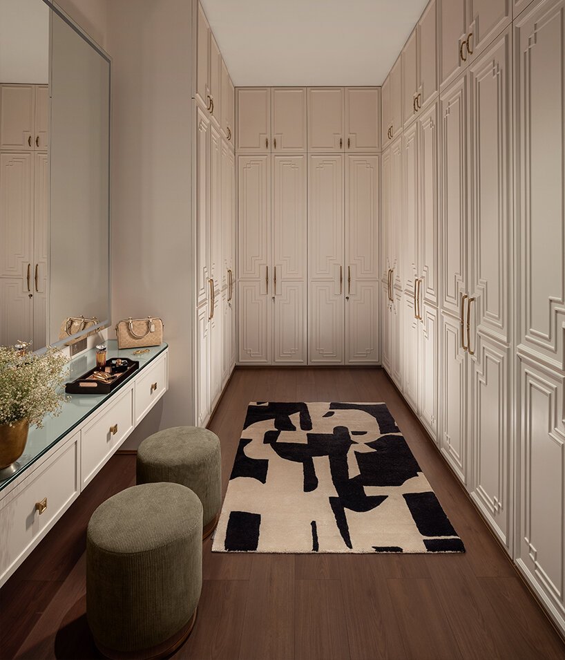 Prabh-te-Ras: Mermer, Mural ve Modernliğin Uyumlu Dansı