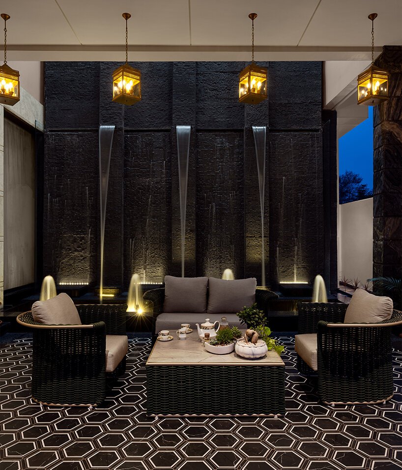 Prabh-te-Ras: Mermer, Mural ve Modernliğin Uyumlu Dansı