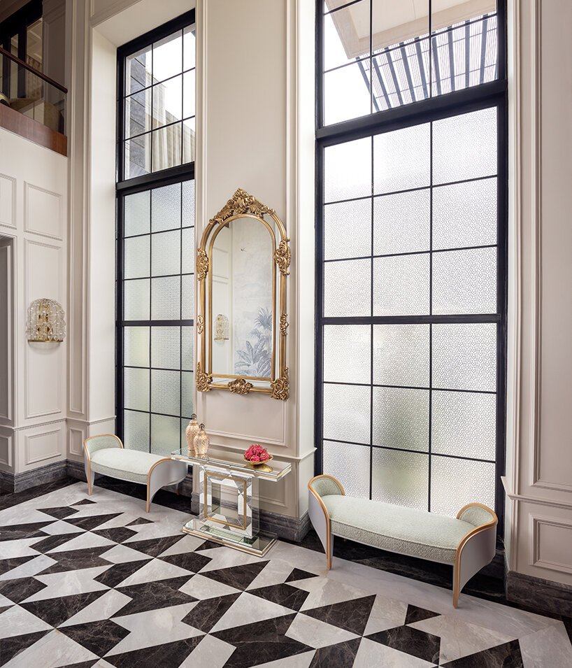 Prabh-te-Ras: Mermer, Mural ve Modernliğin Uyumlu Dansı