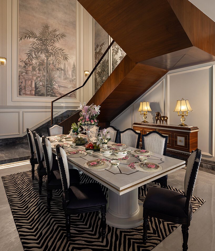 Prabh-te-Ras: Mermer, Mural ve Modernliğin Uyumlu Dansı