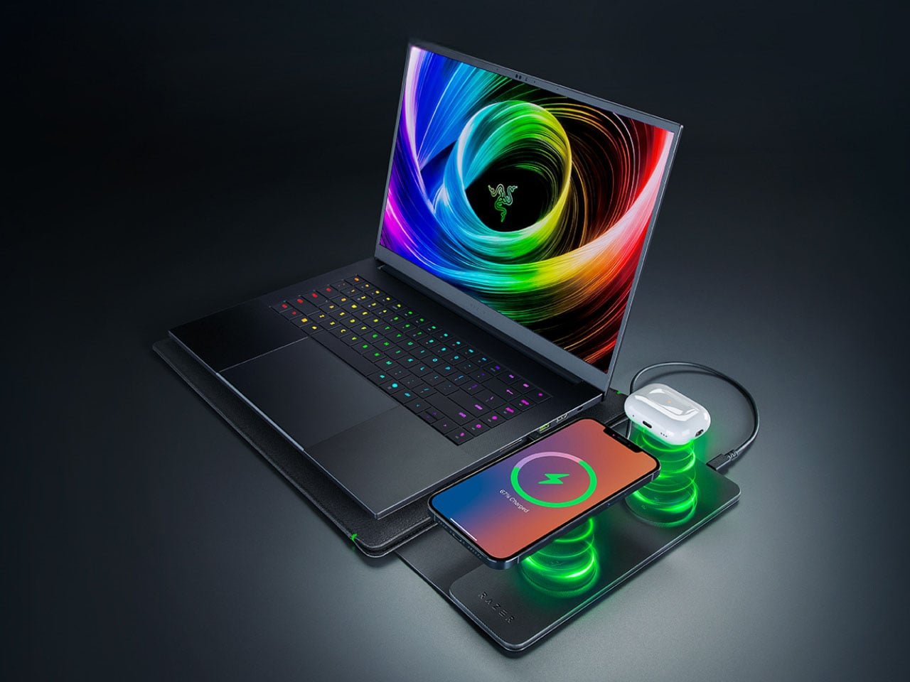 Razer Laptop Kılıfı 16: Çift Kablosuz Şarjla Taşınabilir Gücü Yeniden Tanımlıyor