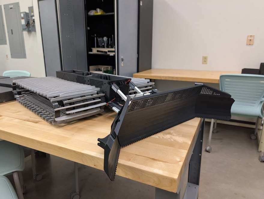 RC PistenBully: Willem Smith'ten Minyatür Bir Kar Küreme Harikası