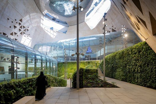 Snøhetta'dan Riyad'a Yansıyan Bir Mimari Harika: Qasr AlHokm Metro İstasyonu