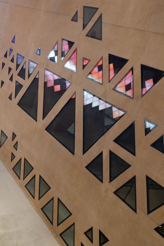 Snøhetta'dan Riyad'a Yansıyan Bir Mimari Harika: Qasr AlHokm Metro İstasyonu