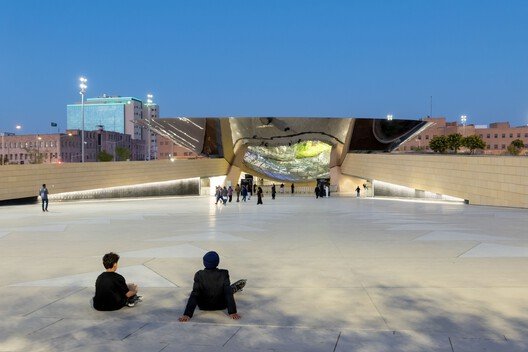 Snøhetta'dan Riyad'a Yansıyan Bir Mimari Harika: Qasr AlHokm Metro İstasyonu