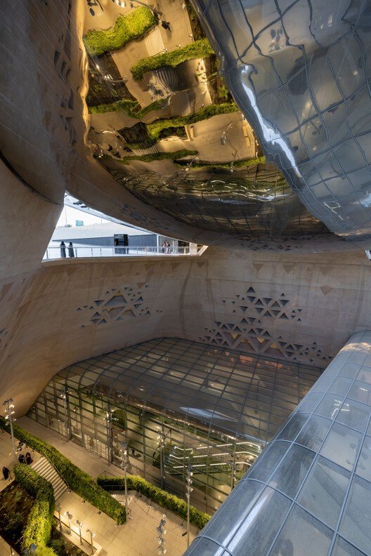 Snøhetta'dan Riyad'a Yansıyan Bir Mimari Harika: Qasr AlHokm Metro İstasyonu